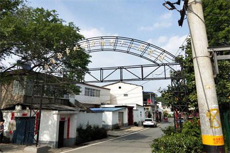 新出急售泰安新城国际电梯三房全新精装未住送30万豪装